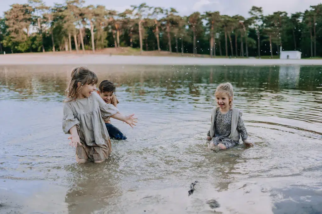 met water spetteren tijdens een fotoshoot