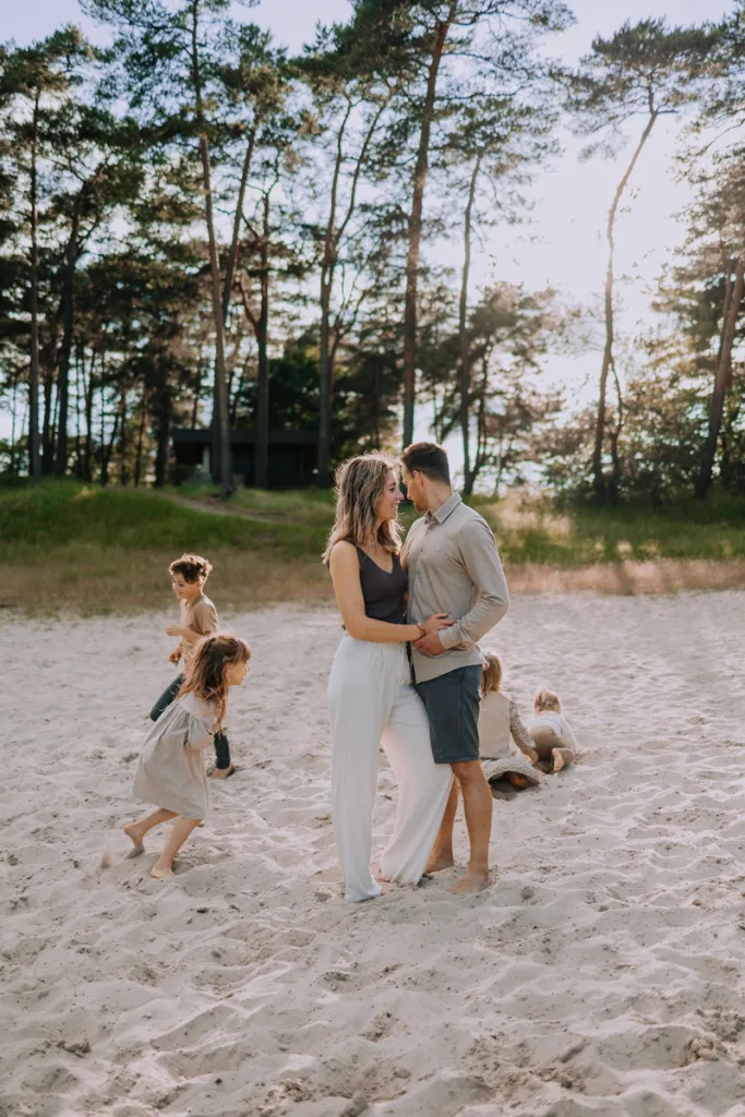 spelen op het strand bij het Henschotermeer