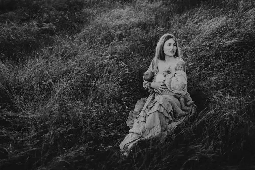 zwanger-zwangerschap-zwangerschapsfotoshoot-motherhoodfotoshoot-gezinsfotoshoot-gezin-foto-familiefotograaf-kinderen-goldenhour-henschotermeer-babyfotoshoot