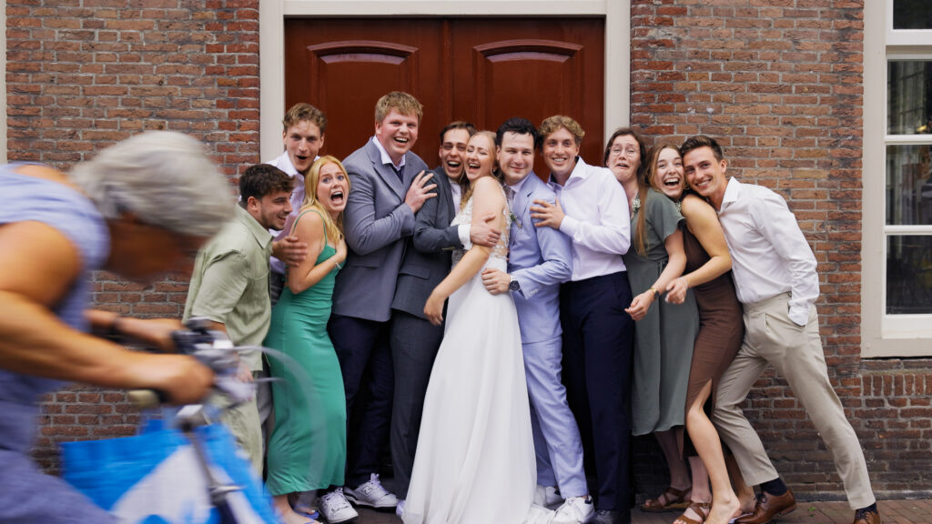 groepsfoto photobomb trouwen documentair videograaf